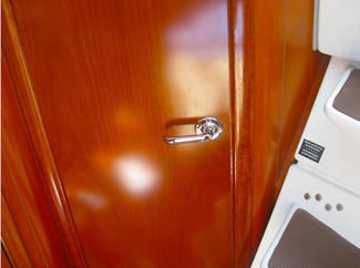 Beneteau_393_Washroom_Door2
