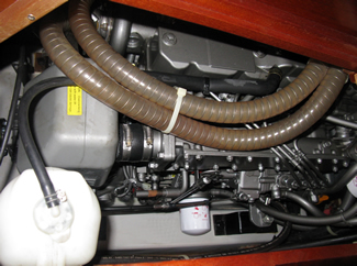 Beneteau_393_Yanmar_Engine Diesel 4JH4E top